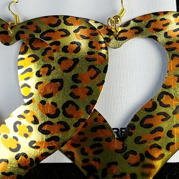 NWT GOLD LEOPARD PRINT METAL HEART EARRINGS - Picture 2 of 3